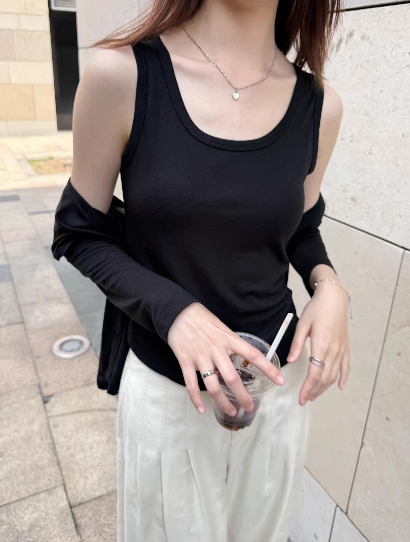 Women s Sleeveless Tencel Wool Vest - Lightweight, Breathable, Slim Fit Base Layer M (47.5-52.5 kg)
Women s Sleeveless Tencel Wool Vest - Lightweight, Breathable, Slim Fit Base Layer M (47.5-52.5 kg)