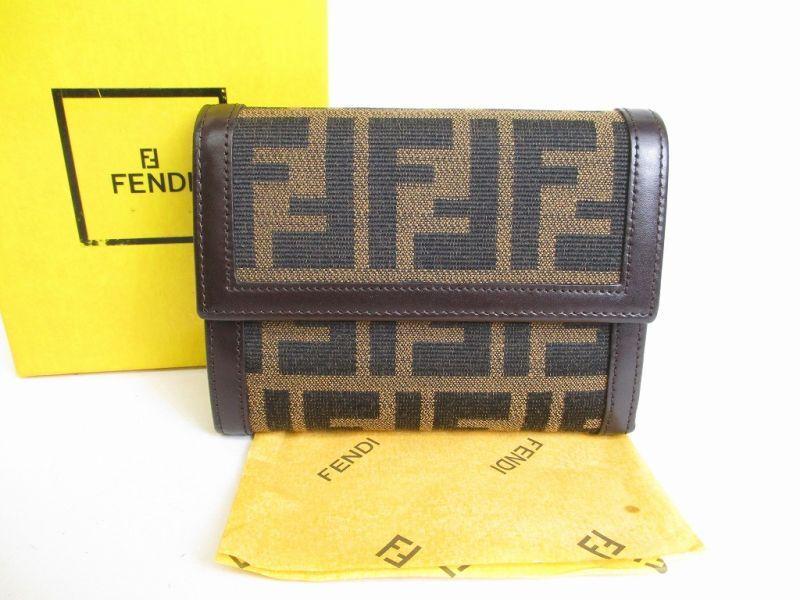 Автентичний FENDI Zucca Khaki Canvas Brown Leather Compact Wallet #8916 Refurbished
Автентичний FENDI Zucca Khaki Canvas Brown Leather Compact Wallet #8916 Refurbished