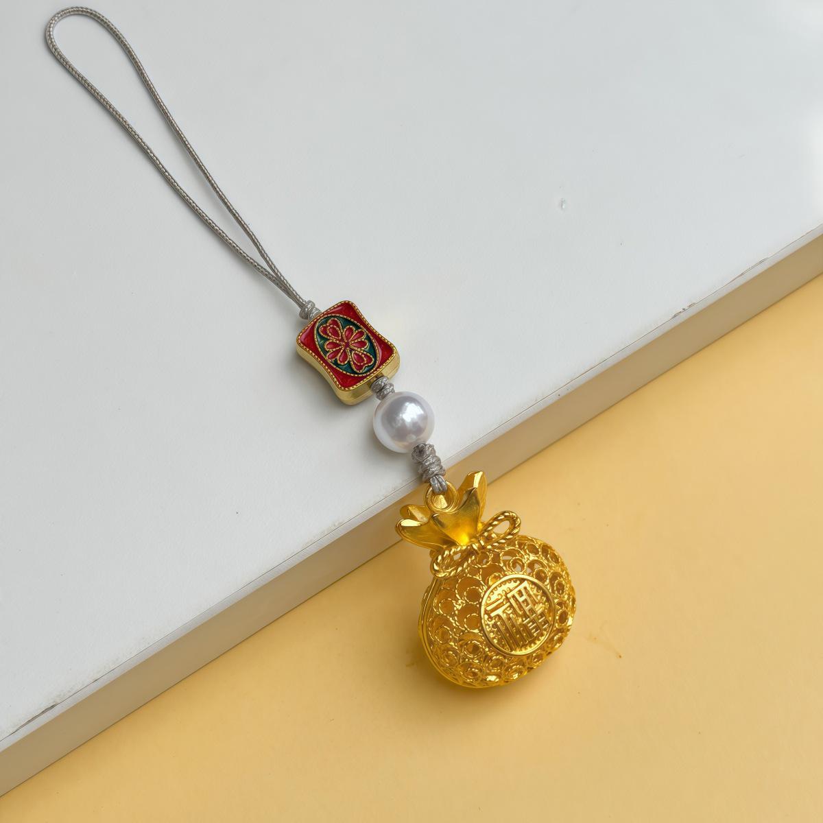 Alloy Hollow Pendant Lucky Bag Necklace in Chinese Ethnic Style
Alloy Hollow Pendant Lucky Bag Necklace in Chinese Ethnic Style