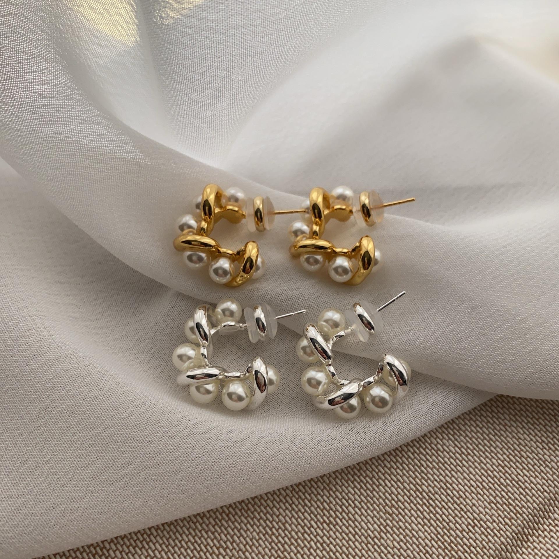 Design Sense French Retro Pearl Twist Earrings Fashion Versatile Temperament Commuting Light Luxury Metal Earrings Women
Design Sense French Retro Pearl Twist Earrings Fashion Versatile Temperament Commuting Light Luxury Metal Earrings Women