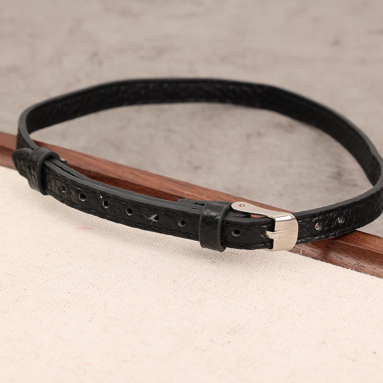 Simple Belt Buckle Neckchain Texture Gothic Punk Dark Stackable Leather Unique Y2K Necklaces Women Man Cool Jewelry Accessories
Simple Belt Buckle Neckchain Texture Gothic Punk Dark Stackable Leather Unique Y2K Necklaces Women Man Cool Jewelry Accessories