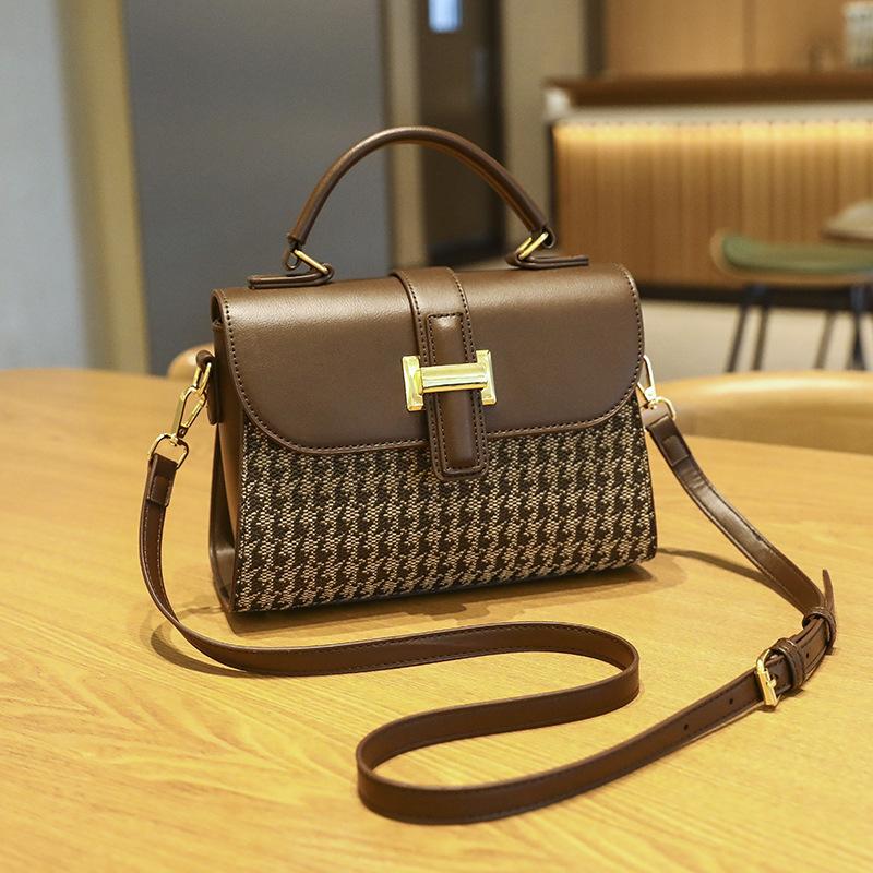 Korean Style Handbag Bag for Women New Fashionable and Versatile High Value Commuter One Shoulder Crossbody Bag for Women
Korean Style Handbag Bag for Women New Fashionable and Versatile High Value Commuter One Shoulder Crossbody Bag for Women
