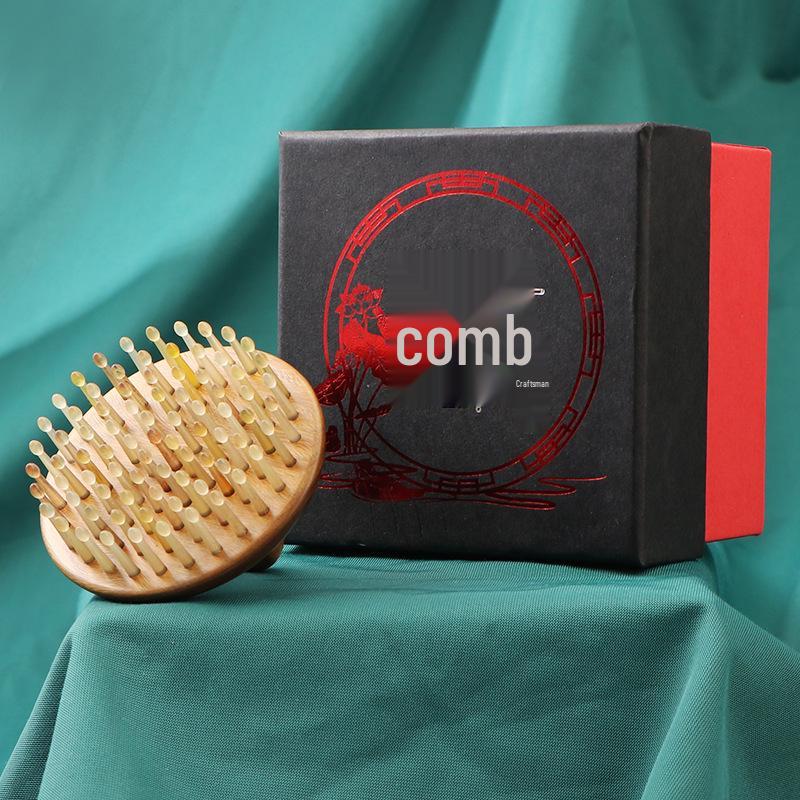 Зеленый сандал и рог овцы Массажная расческа в форме зуба лотоса - 81 зуб для массажа меридианов головы
Зеленый сандал и рог овцы Массажная расческа в форме зуба лотоса - 81 зуб для массажа меридианов головы