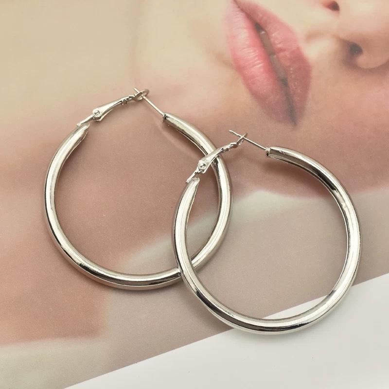 Wind~ Metal Cold Wind Ring Earrings Women S Light Luxury Fashion Unique Earrings Personality Exaggerated Earrings
Wind~ Metal Cold Wind Ring Earrings Women S Light Luxury Fashion Unique Earrings Personality Exaggerated Earrings