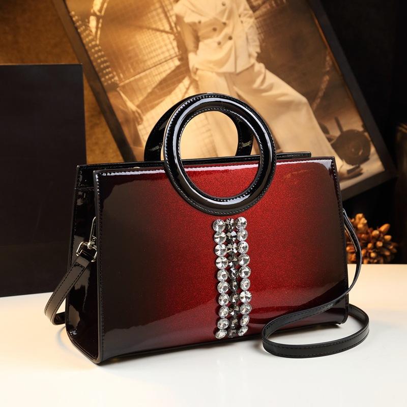 Новая модная сумка большой емкости бордовый
Новая модная сумка большой емкости бордовый