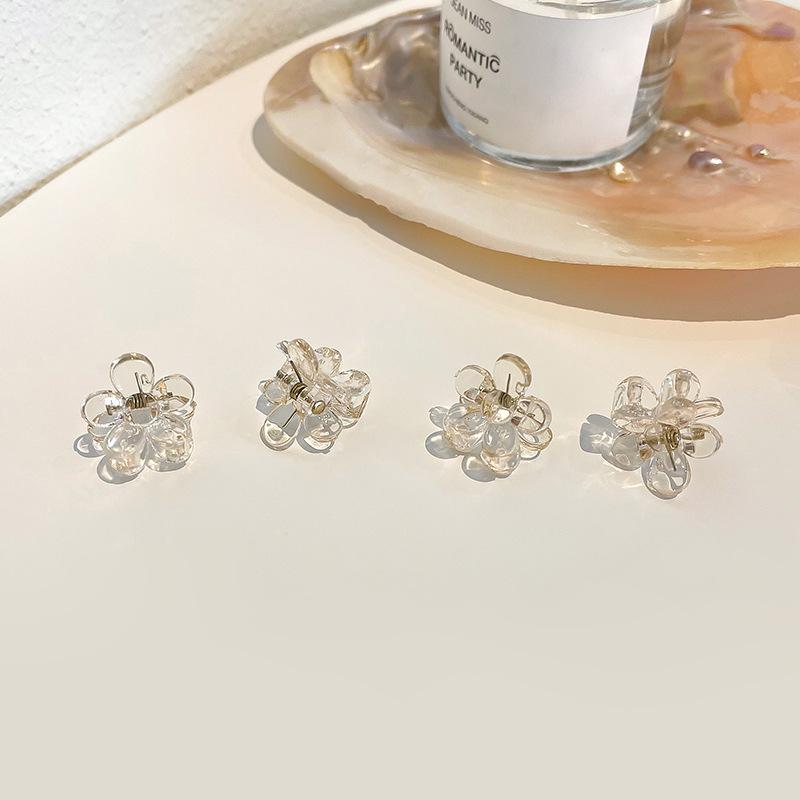 Small fresh diamond-encrusted flower hairpin, small hair on the back of the head, shark clip versatile catch clip woman
Small fresh diamond-encrusted flower hairpin, small hair on the back of the head, shark clip versatile catch clip woman