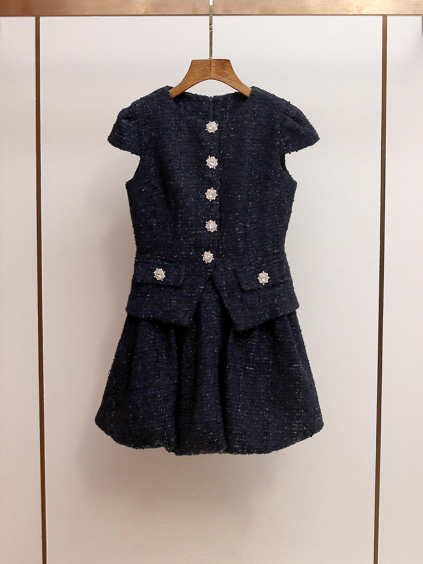 SP Family A/W Elegant Rhinestone Inlaid Tweed Flower Bud Dress Large темно-синього кольору
SP Family A/W Elegant Rhinestone Inlaid Tweed Flower Bud Dress Large темно-синього кольору