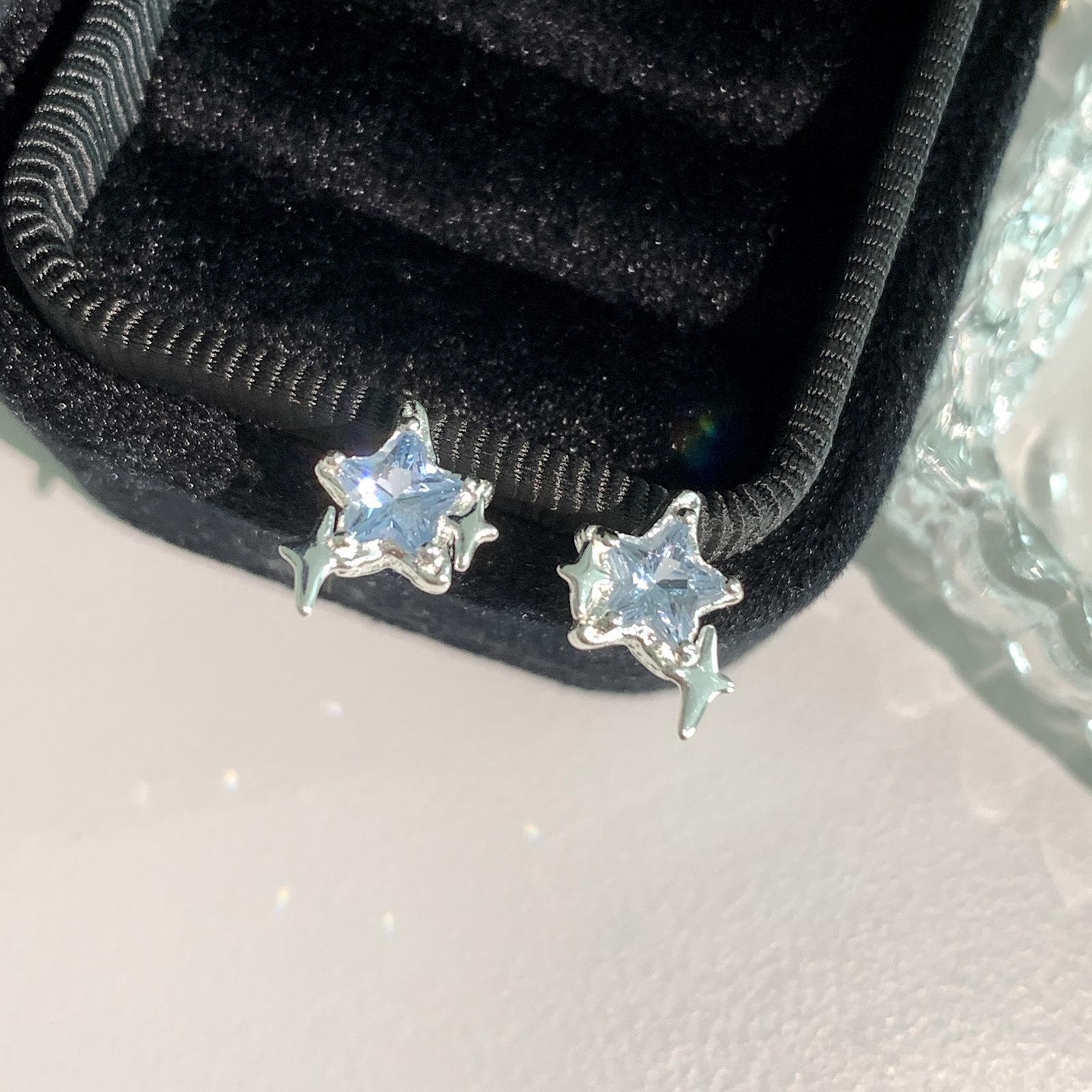 «Корейские серьги с синими звездами — стильные, милые и универсальные для женщин» EH2907
«Корейские серьги с синими звездами — стильные, милые и универсальные для женщин» EH2907