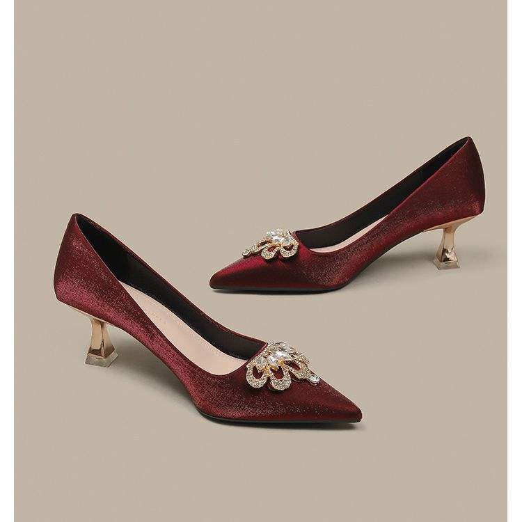 Новые китайские остроносые свадебные туфли, французский темперамент, корона, шпилька, высокий каблук, одинарные туфли, атласные, красные, туфли для подружки невесты, туфли для невесты, универсальные 40
Новые китайские остроносые свадебные туфли, французский темперамент, корона, шпилька, высокий каблук, одинарные туфли, атласные, красные, туфли для подружки невесты, туфли для невесты, универсальные 40