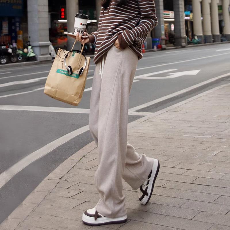 2024 Women s Herringbone Wide-Leg Pants: Popular Lengthened Style with Velvet for Autumn & Winter 2XL - weight 130-140 jin
2024 Women s Herringbone Wide-Leg Pants: Popular Lengthened Style with Velvet for Autumn & Winter 2XL - weight 130-140 jin
