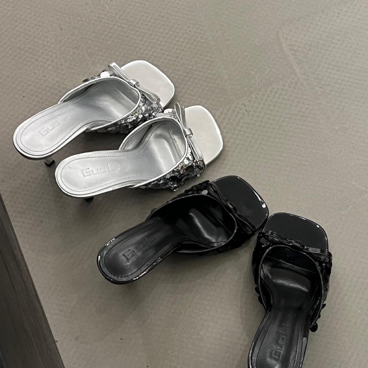French sequined silver sandals slippers women s 2025 new summer wear with skirt evening high heels sandals 35 чёрный
French sequined silver sandals slippers women s 2025 new summer wear with skirt evening high heels sandals 35 чёрный