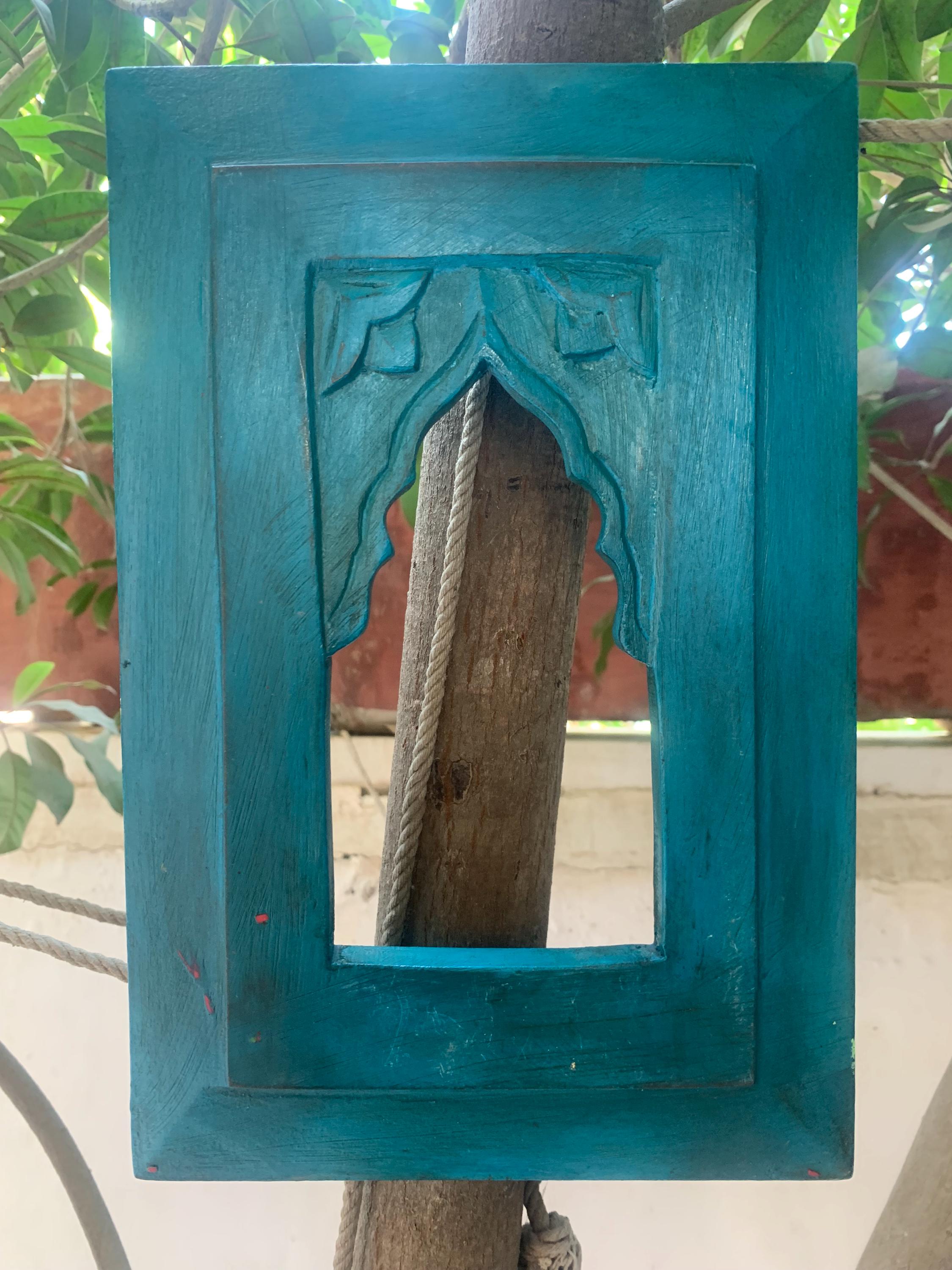 Синяя крашеная деревянная рама: Индийский декор для стен в стиле Джарокха 18” X 9” X 24” (l x w x h) разноцветный
Синяя крашеная деревянная рама: Индийский декор для стен в стиле Джарокха 18” X 9” X 24” (l x w x h) разноцветный