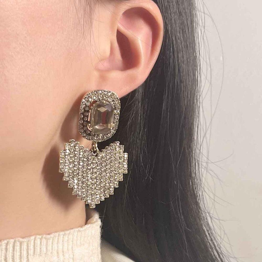 Sparkling Rhinestone Heart-shaped Ear Drop Shining Valentine s Day Earrings Party білий
Sparkling Rhinestone Heart-shaped Ear Drop Shining Valentine s Day Earrings Party білий