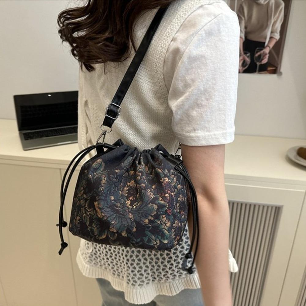 Sanitary Napkin Bag Ethnic Style Crossbody Bag Chinese Style Hanfu Drawstrings Bag Women Style B
Sanitary Napkin Bag Ethnic Style Crossbody Bag Chinese Style Hanfu Drawstrings Bag Women Style B