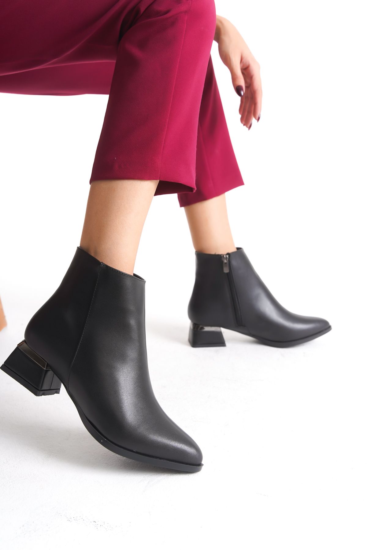Women Modern Stylish Fashion Short Heel Zipper Simple Classic Short Women Boots Bootie 36
Women Modern Stylish Fashion Short Heel Zipper Simple Classic Short Women Boots Bootie 36