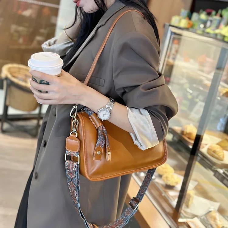 Women s Natural Cow Genuine Leather Shoulder Bag Ladies Retro Soft Cowhide Handbag Ladies Fashi Crossbody Bags Female Handbag 27x11x21cm
Women s Natural Cow Genuine Leather Shoulder Bag Ladies Retro Soft Cowhide Handbag Ladies Fashi Crossbody Bags Female Handbag 27x11x21cm
