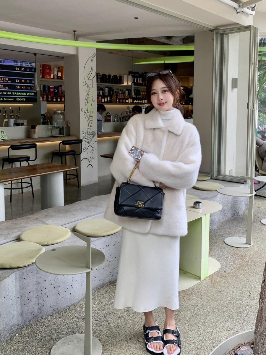 Winter gentle lapel mink fleece fur medium and long thickened warm fur integrated fur jacket women S
Winter gentle lapel mink fleece fur medium and long thickened warm fur integrated fur jacket women S