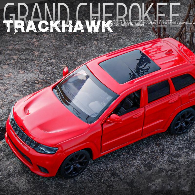 1:36 Новый внедорожник SRT Grand Cherokee с откидной спинкой, детская подарочная коллекция, литая под давлением игрушка, модель, рождественские подарки
1:36 Новый внедорожник SRT Grand Cherokee с откидной спинкой, детская подарочная коллекция, литая под давлением игрушка, модель, рождественские подарки