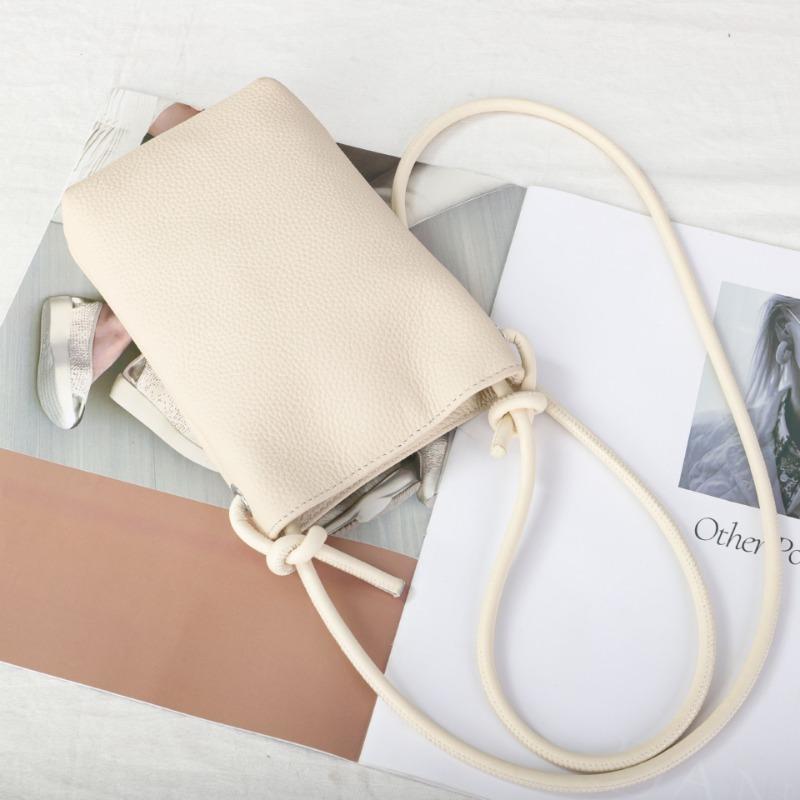 Универсальная женская сумка-мессенджер из коровьей кожи белый
Универсальная женская сумка-мессенджер из коровьей кожи белый