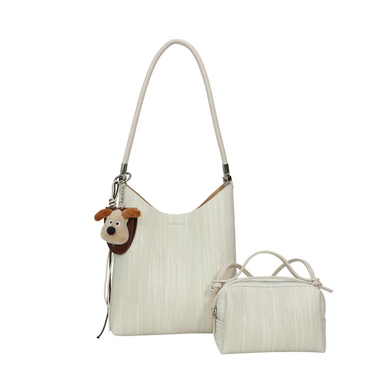 Versatile Large-Capacity Commuter Shoulder Bag for Women - Stylish and Modern Handbag
Versatile Large-Capacity Commuter Shoulder Bag for Women - Stylish and Modern Handbag