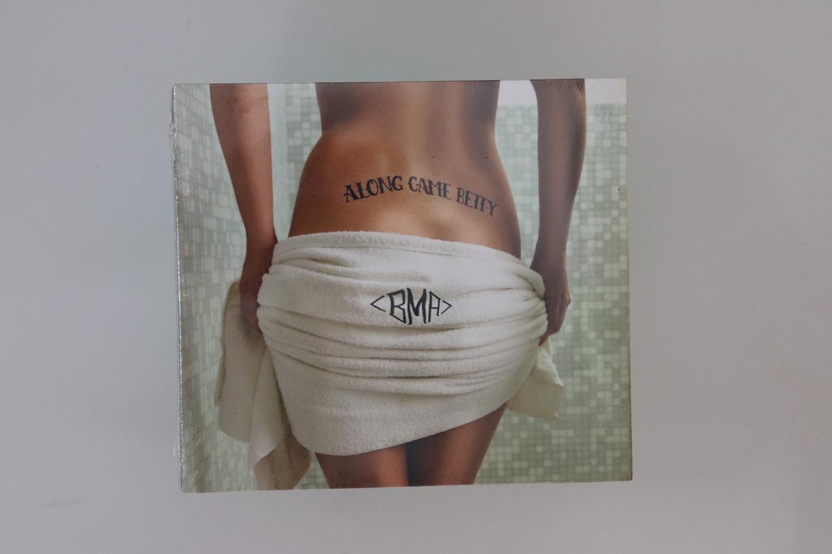 CD ALONG CAME BETTY - Brad Mehldau s Monogrammed Guest TO NONE ALONG CAME BETT 2013 US Jazz Used
CD ALONG CAME BETTY - Brad Mehldau s Monogrammed Guest TO NONE ALONG CAME BETT 2013 US Jazz Used