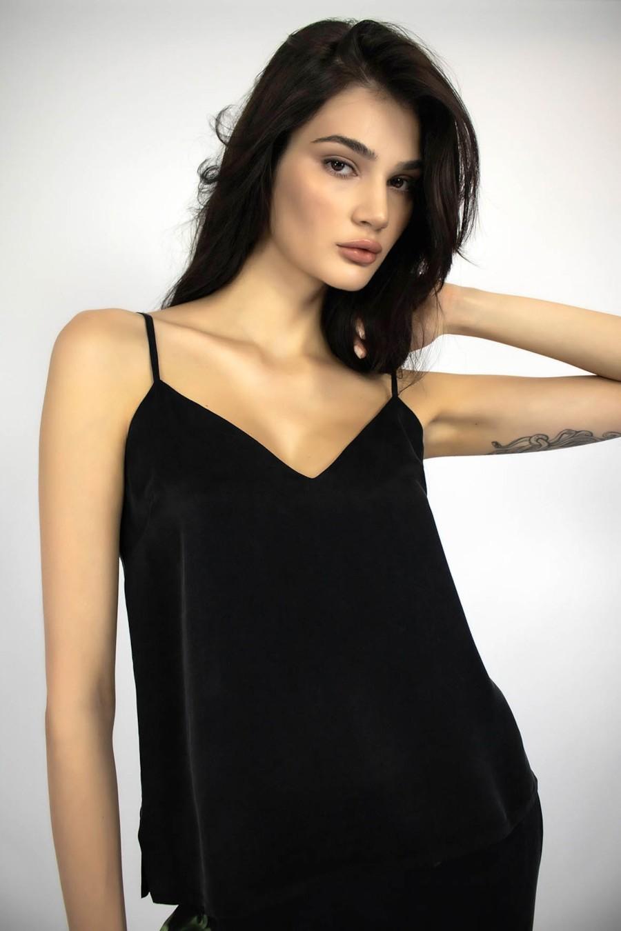 Топ NOKAYA (94514) 46(L) прозорий колір чорний
Топ NOKAYA (94514) 46(L) прозорий колір чорний