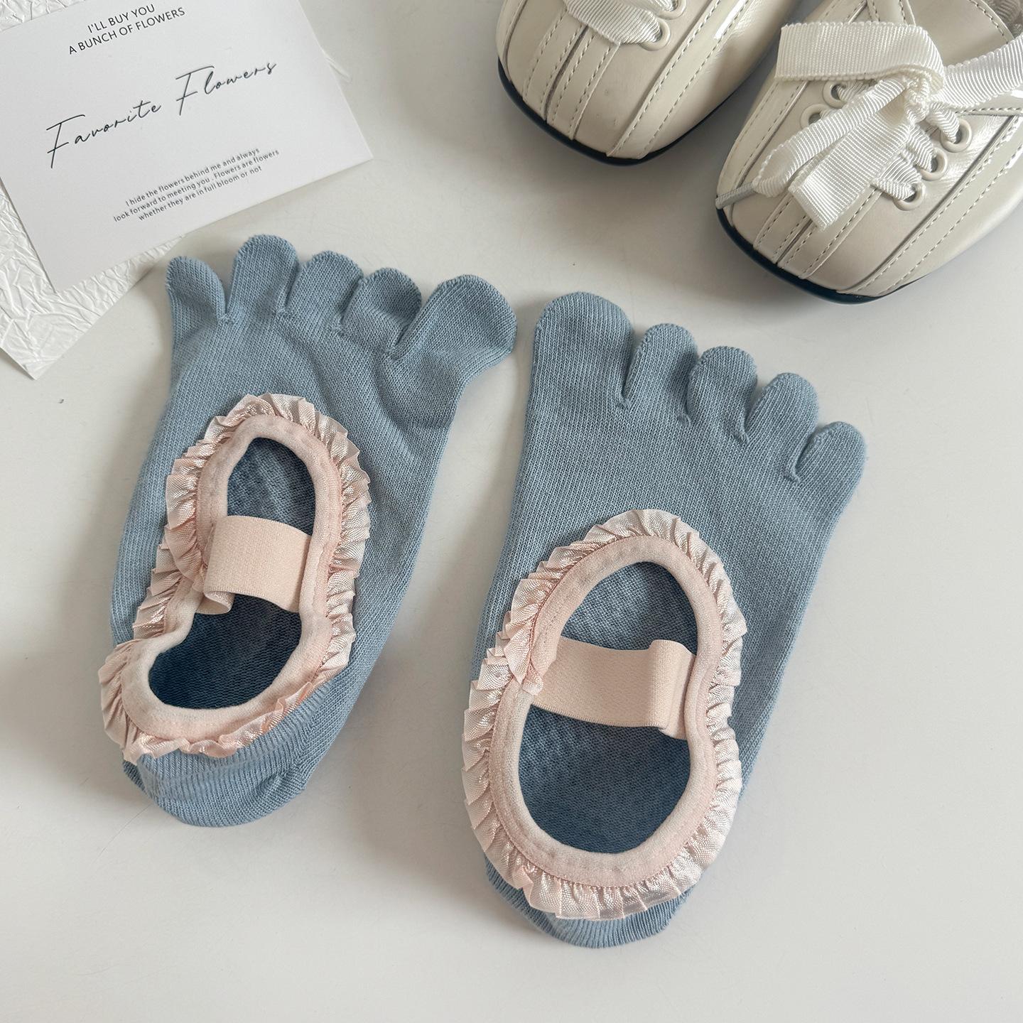 Yoga Toe Socks Women Non-Slip Grip Five Finger Socks Open Toe Lace Ruffle Cute Athletic Ankle Socks for Barre Home Workout One Size синий
Yoga Toe Socks Women Non-Slip Grip Five Finger Socks Open Toe Lace Ruffle Cute Athletic Ankle Socks for Barre Home Workout One Size синий