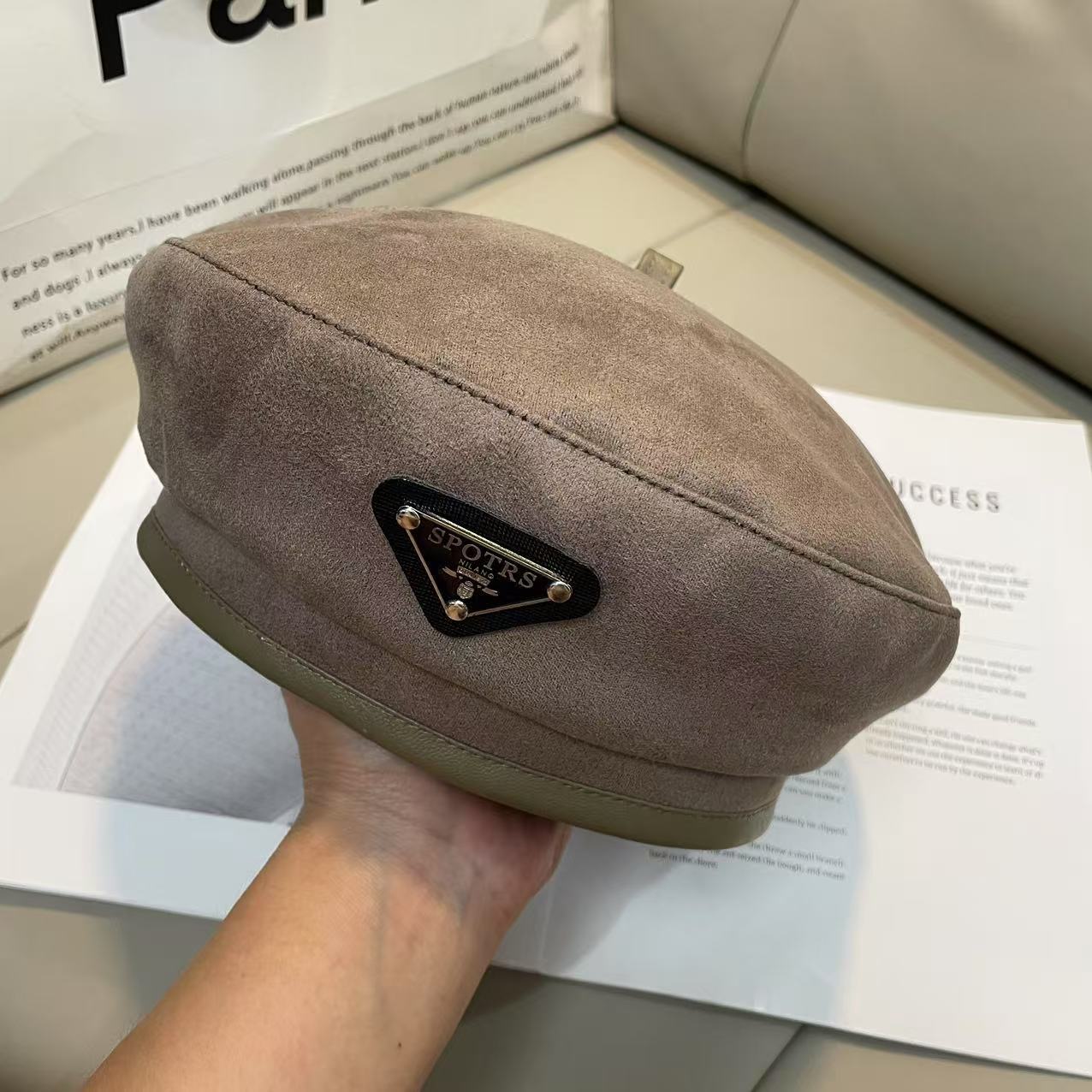 Осенне-зимний треугольный вельветовый восьмиугольный берет из искусственной замши, женский, японский, ретро, подходящий ко всему, подчеркивающий лицо, берет шляпа маленького художника One Size
Осенне-зимний треугольный вельветовый восьмиугольный берет из искусственной замши, женский, японский, ретро, подходящий ко всему, подчеркивающий лицо, берет шляпа маленького художника One Size