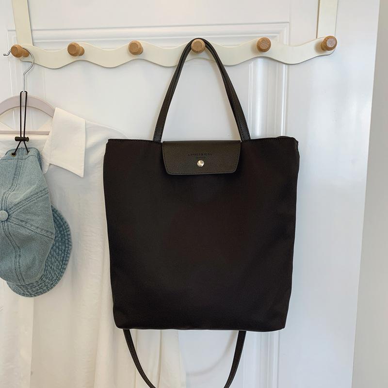 High-end niche bag New fashion versatile shoulder messenger bag Large capacity casual tote bag чёрный
High-end niche bag New fashion versatile shoulder messenger bag Large capacity casual tote bag чёрный