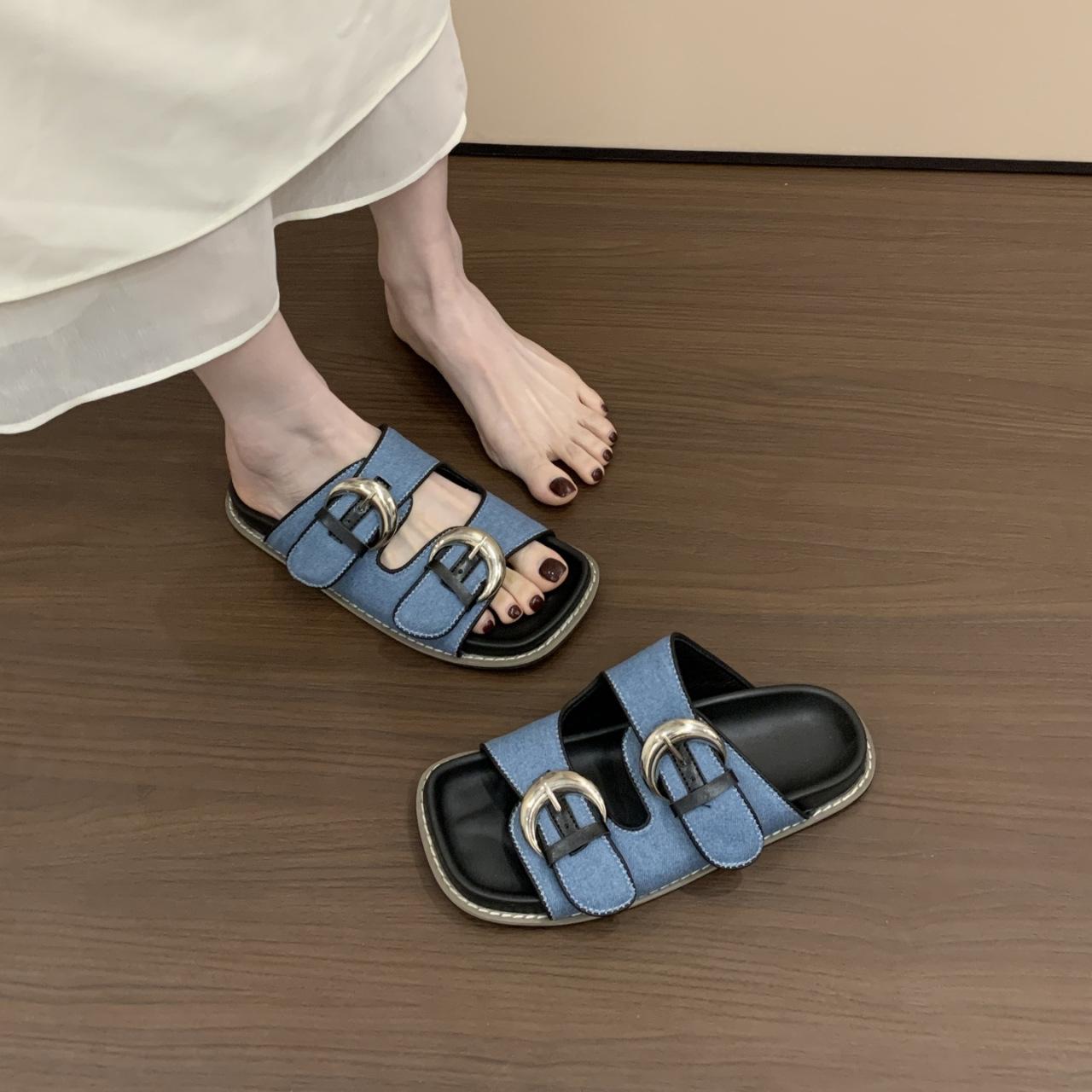 2025 summer new French sandals soft leather high version soft sole outer wear slippers one pedal breathable lazy shoes 35
2025 summer new French sandals soft leather high version soft sole outer wear slippers one pedal breathable lazy shoes 35