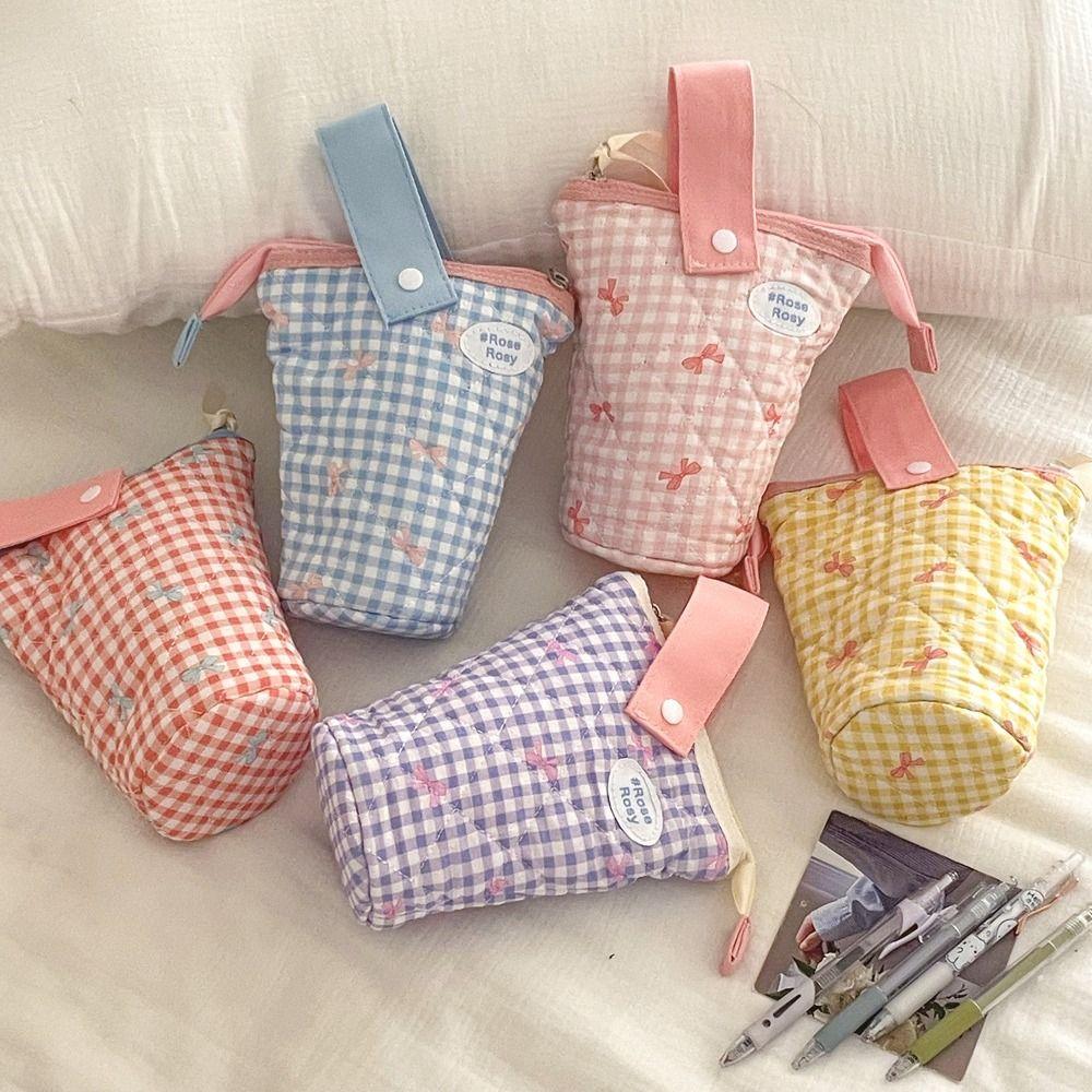 Foldable Pen Bag Portable Pen Box Stationery Cylindrical Pencil Case Kids Children Gift розовый
Foldable Pen Bag Portable Pen Box Stationery Cylindrical Pencil Case Kids Children Gift розовый