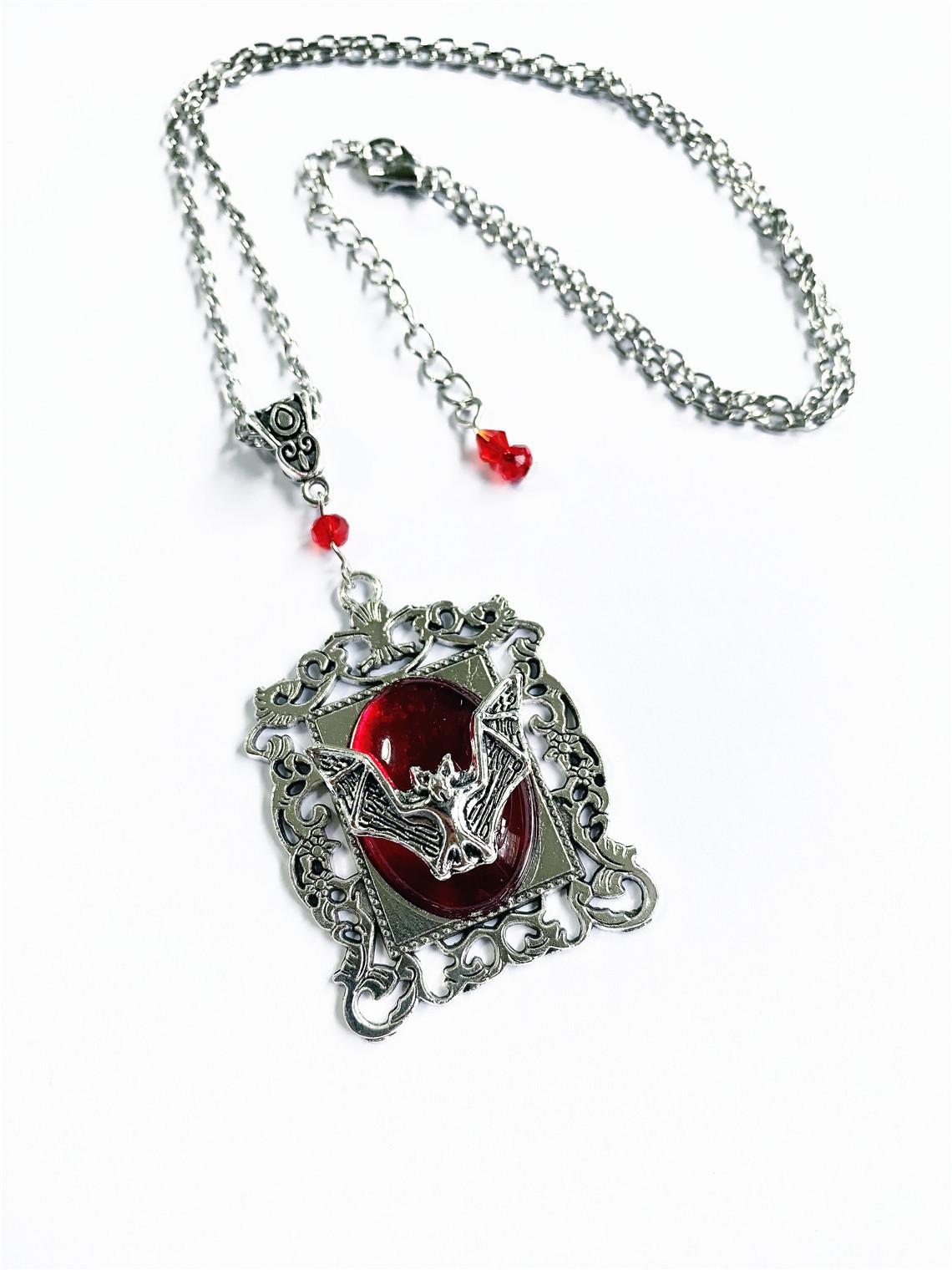 Gothic Punk Square Hollow-out Pattern Black Bat Crystal Pendant Necklace for Women Men Hallowmas Party Jewelry Accessories Gifts червоний
Gothic Punk Square Hollow-out Pattern Black Bat Crystal Pendant Necklace for Women Men Hallowmas Party Jewelry Accessories Gifts червоний