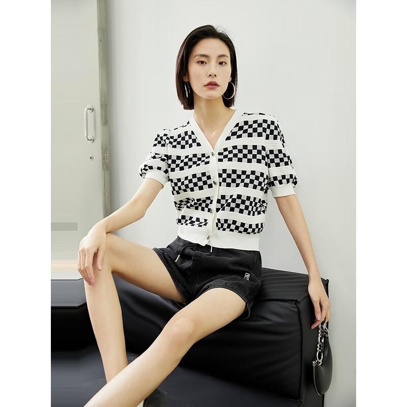 Gejin Women s Plaid V-neck Puff Sleeve Knit Top M
Gejin Women s Plaid V-neck Puff Sleeve Knit Top M