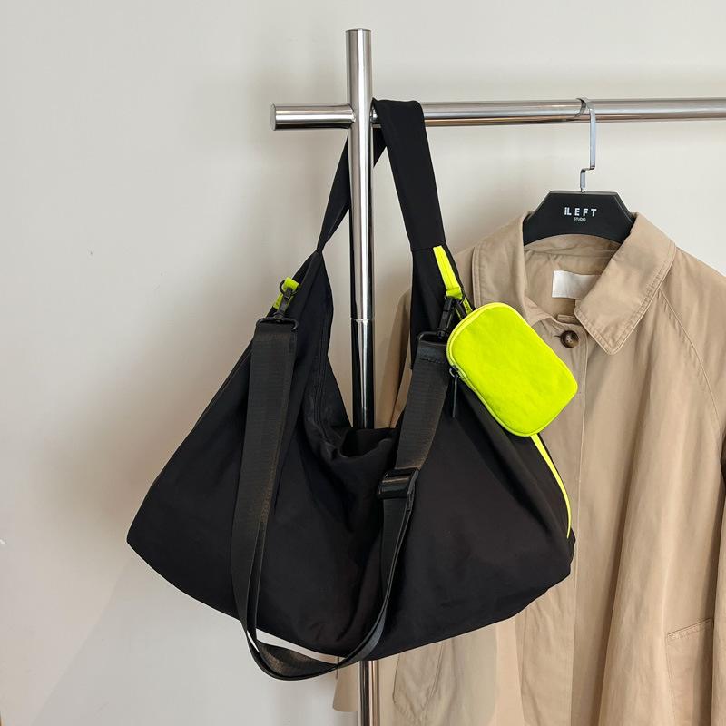 Large capacity commuter shoulder bag women s fashion casual canvas tote bag new lazy style armpit bag чорний
Large capacity commuter shoulder bag women s fashion casual canvas tote bag new lazy style armpit bag чорний