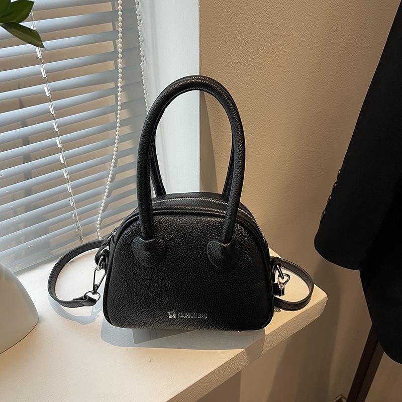 New personalized trend handbag shoulder bag messenger bag casual solid color spring and summer daily bag чёрный
New personalized trend handbag shoulder bag messenger bag casual solid color spring and summer daily bag чёрный