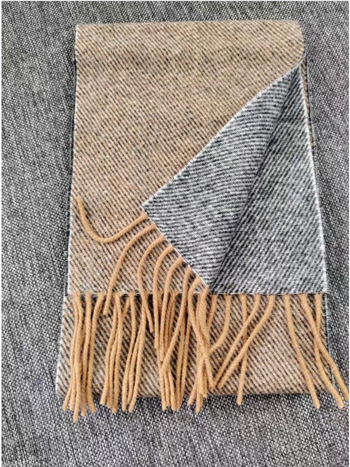 Pure Wool Tassel Neck Gaiter Scarf SWD0638
Pure Wool Tassel Neck Gaiter Scarf SWD0638