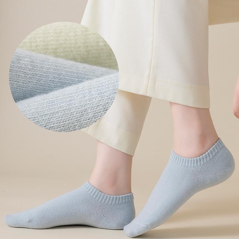 5 Pairs of Women s Summer Letter Hot Stamping Solid Color Silicone Soles Non Slip Boat Socks 5 Pairs світло-бежевого кольору
5 Pairs of Women s Summer Letter Hot Stamping Solid Color Silicone Soles Non Slip Boat Socks 5 Pairs світло-бежевого кольору