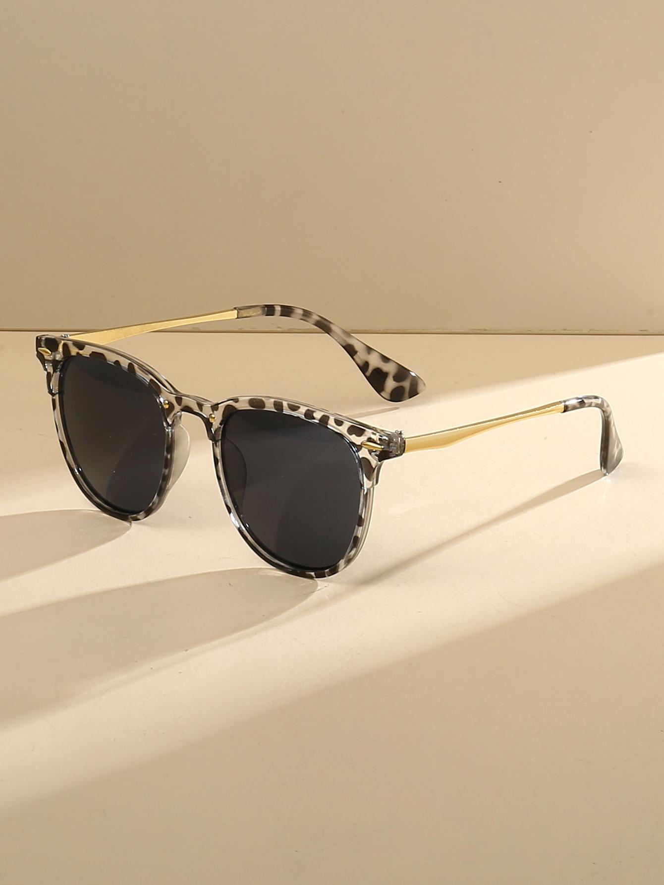1Pc Retro Fashion Round Frame Glasses with Rice Stud Decoration, Suitable for Holiday Parties and Street Style
1Pc Retro Fashion Round Frame Glasses with Rice Stud Decoration, Suitable for Holiday Parties and Street Style