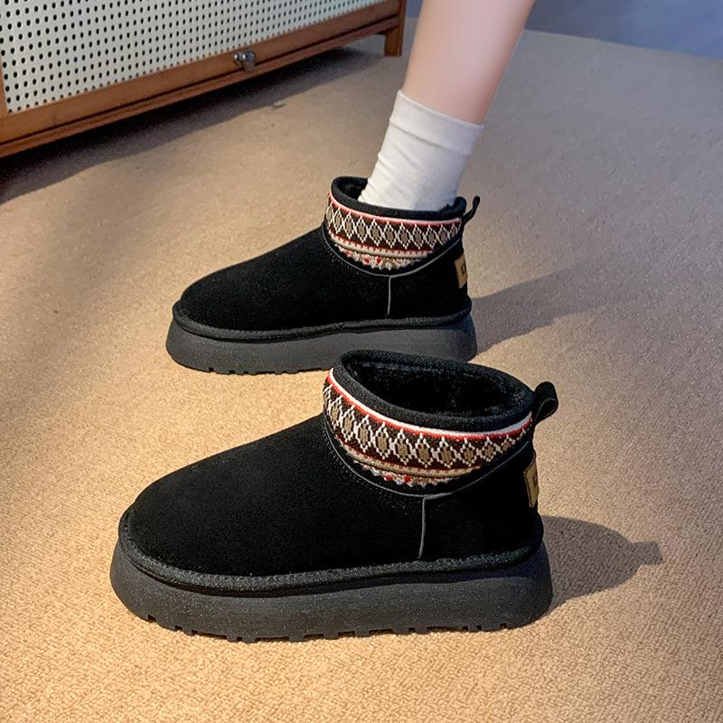 National thick-soled thickened fashion snow boots women s autumn and winter new British style velvet warm short boots casual women s shoes 35
National thick-soled thickened fashion snow boots women s autumn and winter new British style velvet warm short boots casual women s shoes 35