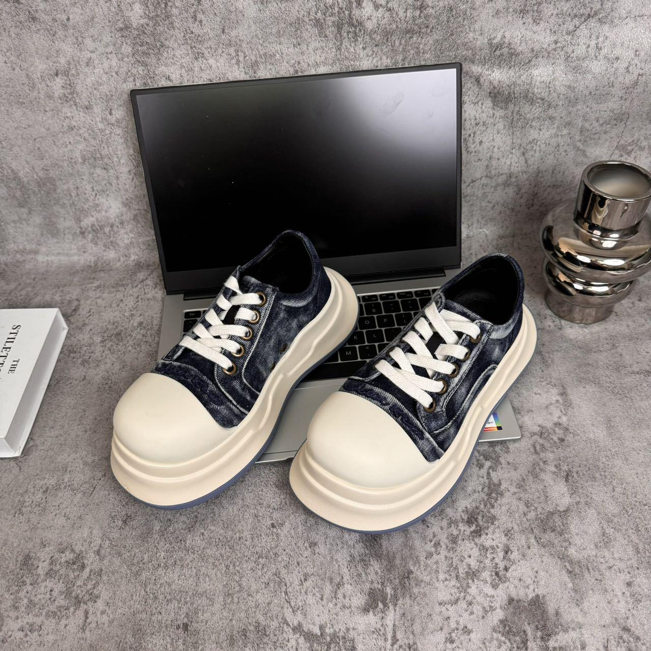 Чорно-білі кеди з Міккі Маусом для жінок - Весна/Літо 2024 на товстій підошві, що збільшують зріст, спортивно-повсякденні, негарно-милі 37 джинсовий синього кольору
Чорно-білі кеди з Міккі Маусом для жінок - Весна/Літо 2024 на товстій підошві, що збільшують зріст, спортивно-повсякденні, негарно-милі 37 джинсовий синього кольору