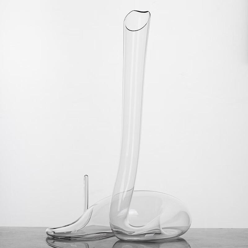 Элегантный стеклянный декантер для красного вина в виде змеи
Элегантный стеклянный декантер для красного вина в виде змеи