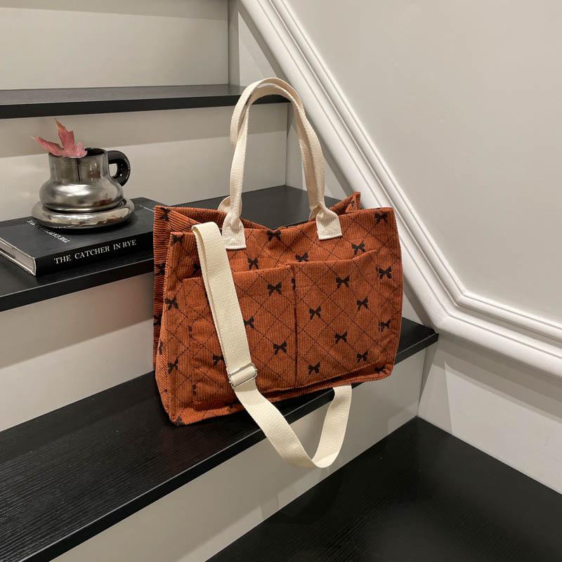 Large capacity fashion printing versatile shoulder bag women s work leisure personality high sense temperament light messenger bag коричневый
Large capacity fashion printing versatile shoulder bag women s work leisure personality high sense temperament light messenger bag коричневый