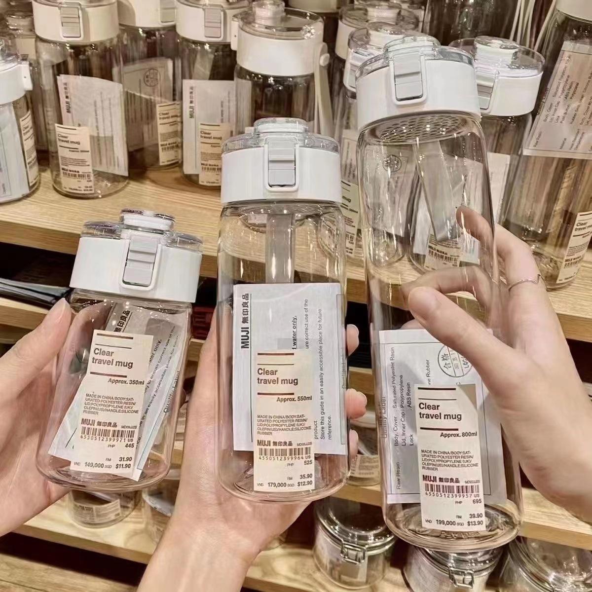 Simple Style 350ml 550ml 800ml Portable Plastic Water Bottle With One Button Pop Lid And Strap Lightweight Leak Proof Cup For School Office Travel 350ml прозорий
Simple Style 350ml 550ml 800ml Portable Plastic Water Bottle With One Button Pop Lid And Strap Lightweight Leak Proof Cup For School Office Travel 350ml прозорий