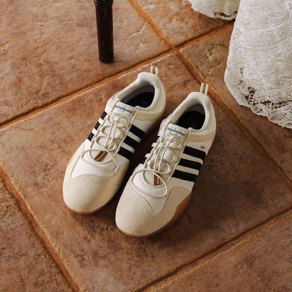 adidas Балерина Bad Bunny Молочний Білий Чорний Гумовий 37
adidas Балерина Bad Bunny Молочний Білий Чорний Гумовий 37