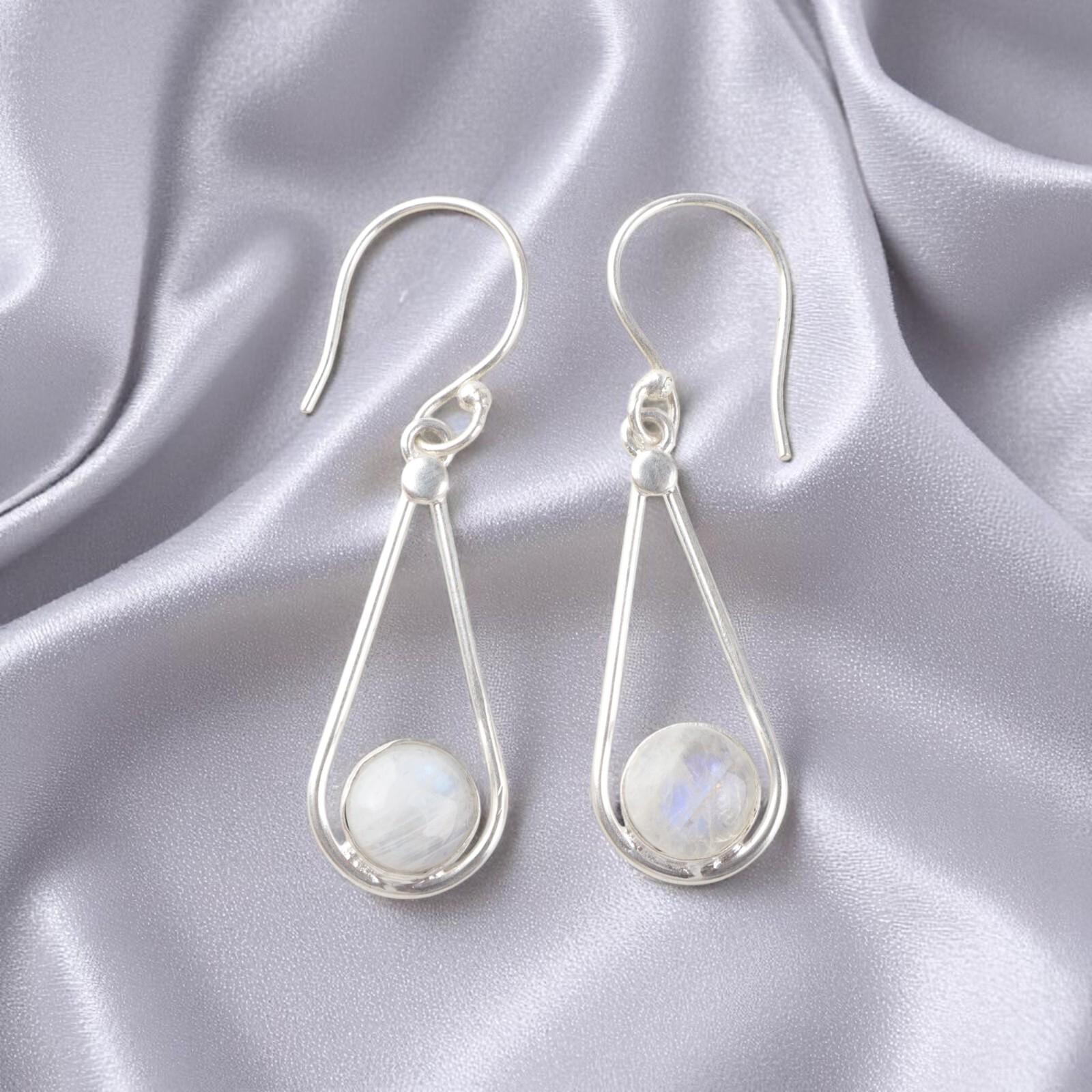 Rainbow Moonstone Gemstone 925 Sterling Silver Jewelry Handmade Earrings 1.76 EE-126-22
Rainbow Moonstone Gemstone 925 Sterling Silver Jewelry Handmade Earrings 1.76 EE-126-22