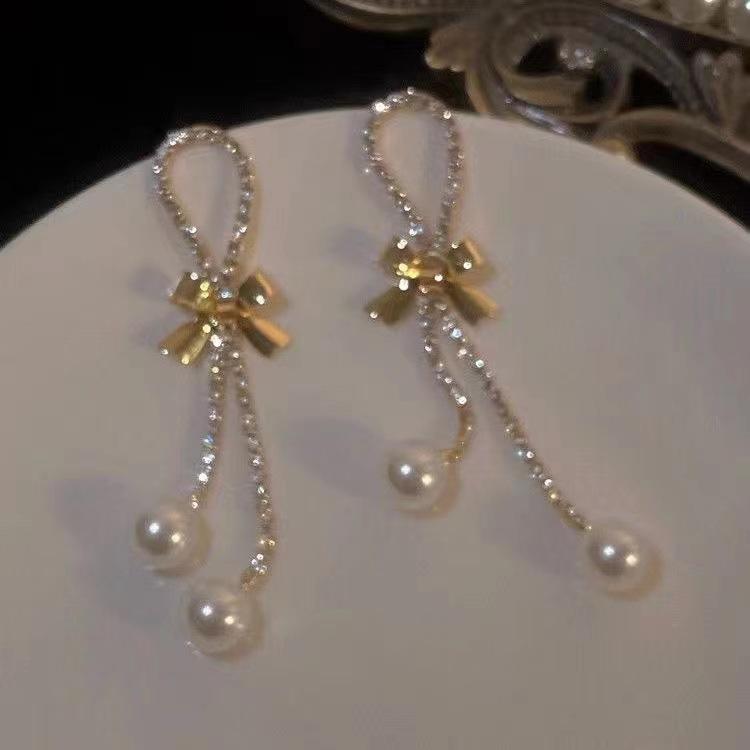 Серьги с кисточками из серебра S925 с иглами и бантом для женщин и женщин. Универсальная легкая роскошь с серьгами с бриллиантовым жемчугом.
Серьги с кисточками из серебра S925 с иглами и бантом для женщин и женщин. Универсальная легкая роскошь с серьгами с бриллиантовым жемчугом.