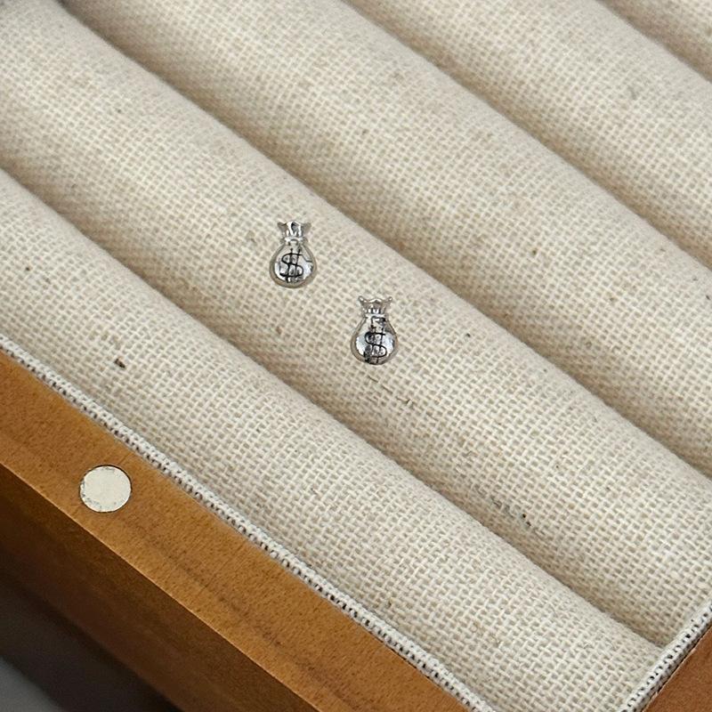 Нежные серьги в виде денежного мешка, женские простые нишевые дизайнерские серьги, счастливая сумка, свободный сон, маленькие персонализированные серьги
Нежные серьги в виде денежного мешка, женские простые нишевые дизайнерские серьги, счастливая сумка, свободный сон, маленькие персонализированные серьги