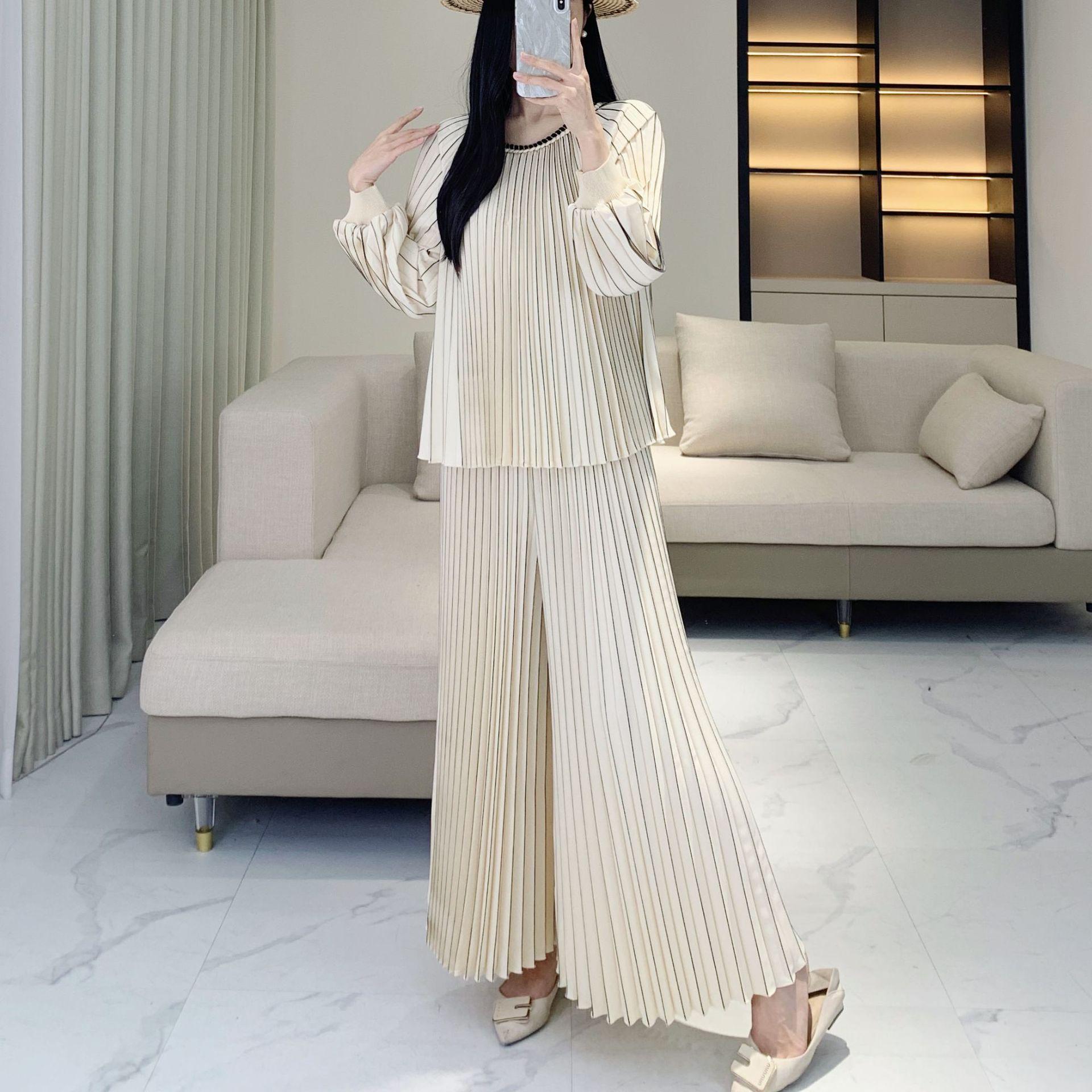 Elegant Plus Size Pleated Wide-Leg Accordion Pants & Slimming Two-Piece Casual Set One Size (80-150 Jin)
Elegant Plus Size Pleated Wide-Leg Accordion Pants & Slimming Two-Piece Casual Set One Size (80-150 Jin)
