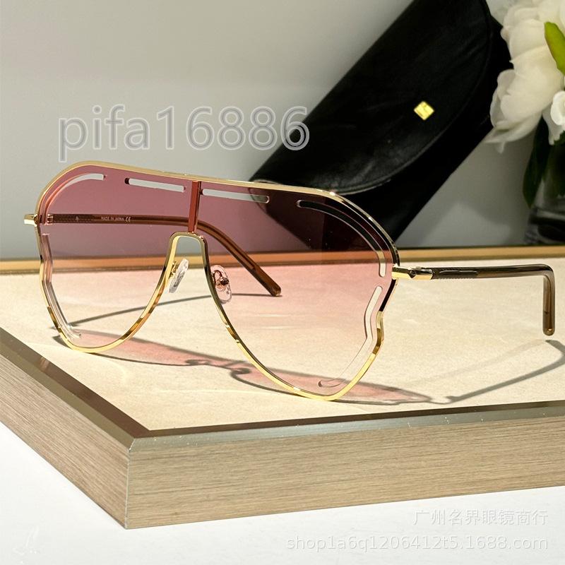 Export Order: Retro Large Frame Sunglasses for Men and Women, Square Shape, UV Protection uv400Protective Sunglasses Trend Pink(Without box)
Export Order: Retro Large Frame Sunglasses for Men and Women, Square Shape, UV Protection uv400Protective Sunglasses Trend Pink(Without box)