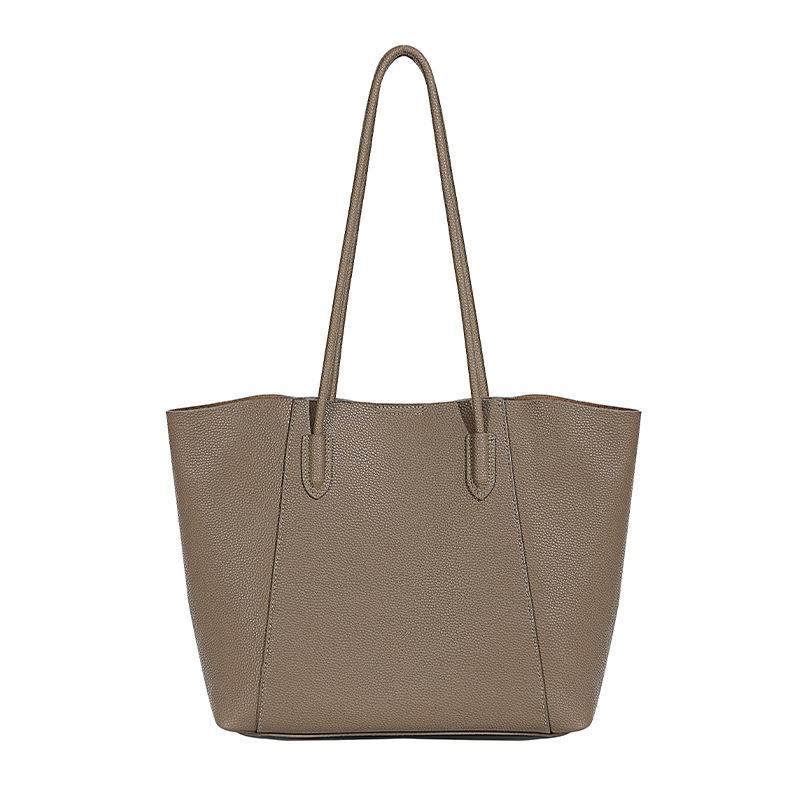 Женские сумки — это универсальные и вместительные высококлассные сумки-мессенджеры, новые сумки-тоуты нишевого дизайна для работы и поездок.
Женские сумки — это универсальные и вместительные высококлассные сумки-мессенджеры, новые сумки-тоуты нишевого дизайна для работы и поездок.